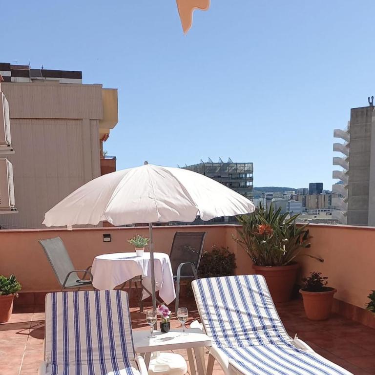 Cozy and sunny penthouse Fira BCN - Apartamento de 2 dormitorios - 1