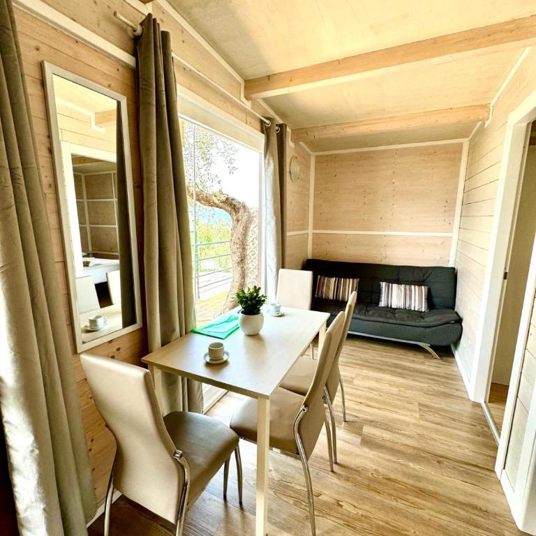 Monja Camping Village - Bungalow con 2 Camere da Letto - 2