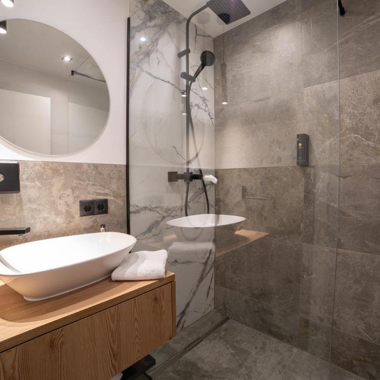Hotel Alpenblick - Apartment mit 1 Schlafzimmer, Balkon und Bergblick - 5