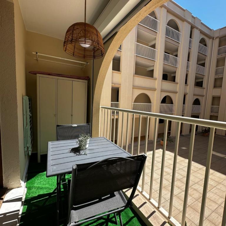 Studio 3 pers climatisé rénové, au calme, idéalement situé proche St Raphael-St Tropez, plage et commerces à pieds - Studio - 8