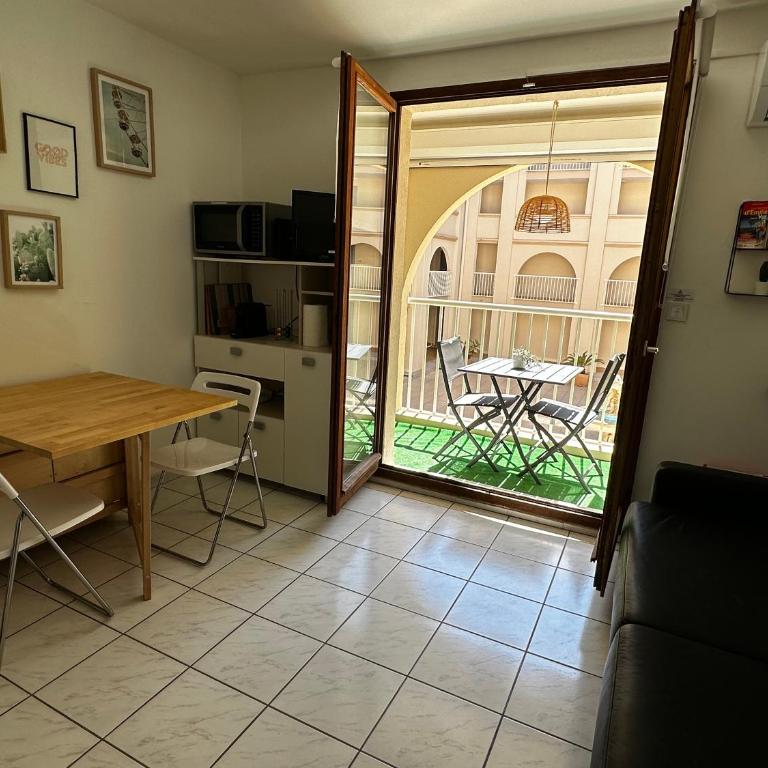Studio 3 pers climatisé rénové, au calme, idéalement situé proche St Raphael-St Tropez, plage et commerces à pieds - Studio - 7