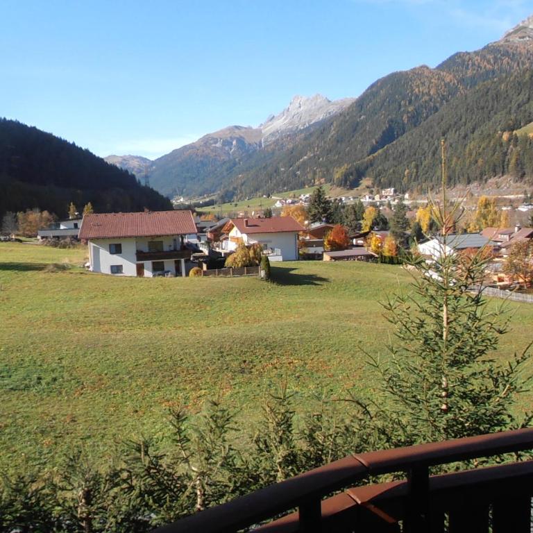 ARLALPIN - Apartment mit 1 Schlafzimmer, Balkon und Bergblick - 10
