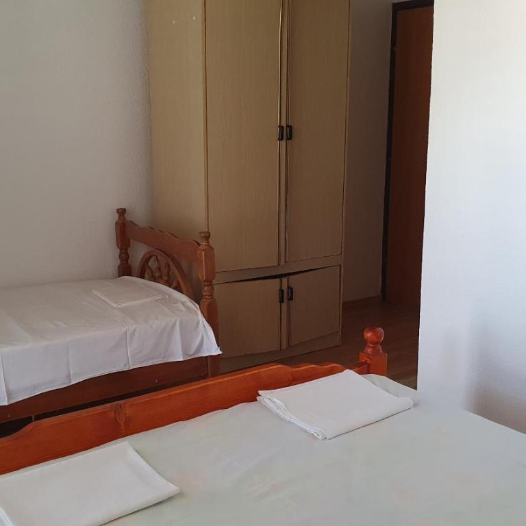 Guesthouse Sinani - Komfor Trokrevetna Soba sa Balkonom - 1