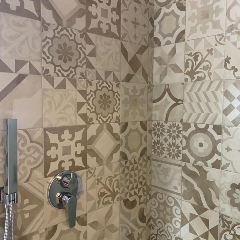 DreamHouse B&B Olbia - Camera Doppia con Letti Singoli con Bagno Privato - 5