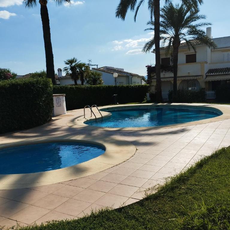 Stylish house with swimming pool,near beach & town, wifi - Casa de 2 dormitorios - 96