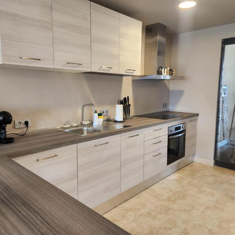 Ático esquinero con preciosas vistas al Valle del Este Golf con piscina comunitaria! - Apartamento de 3 dormitorios - 74