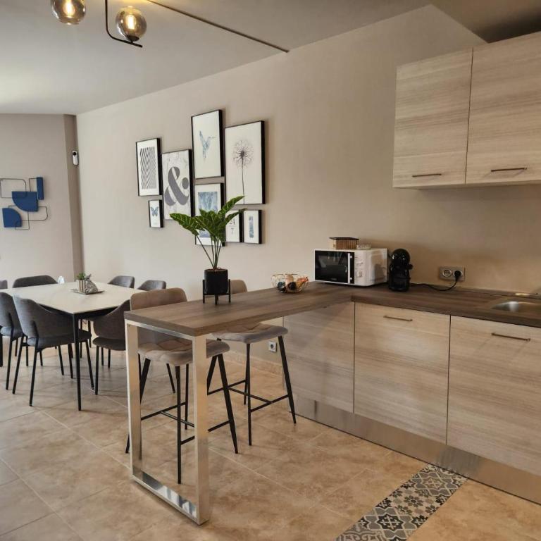 Ático esquinero con preciosas vistas al Valle del Este Golf con piscina comunitaria! - Apartamento de 3 dormitorios - 2