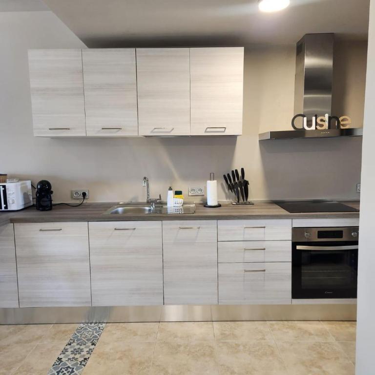 Ático esquinero con preciosas vistas al Valle del Este Golf con piscina comunitaria! - Apartamento de 3 dormitorios - 76