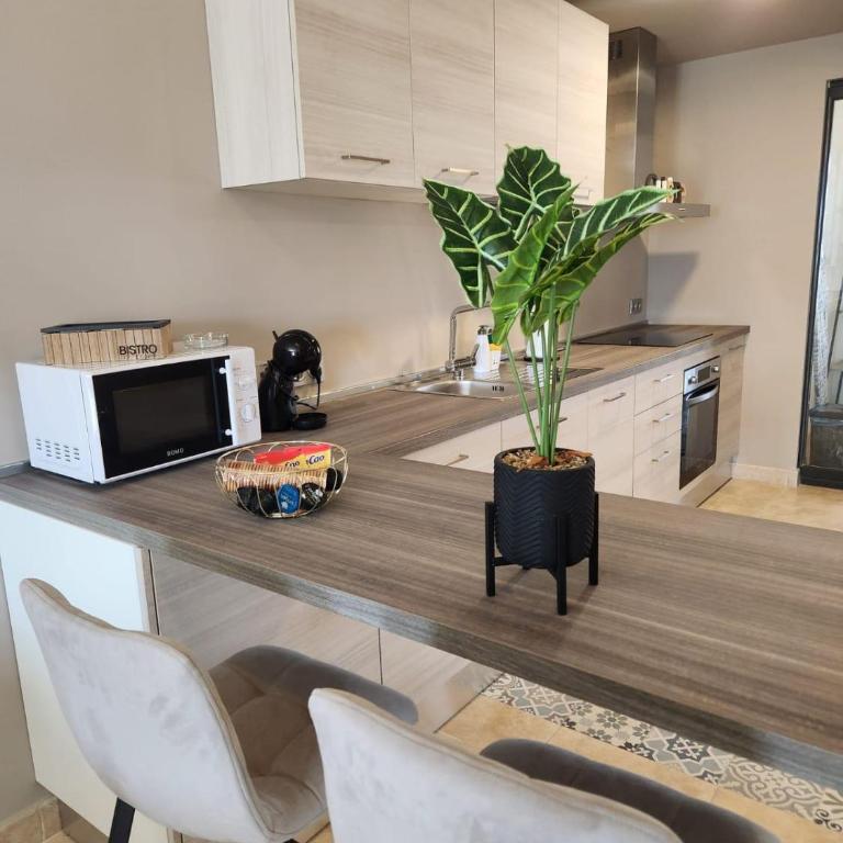 Ático esquinero con preciosas vistas al Valle del Este Golf con piscina comunitaria! - Apartamento de 3 dormitorios - 83