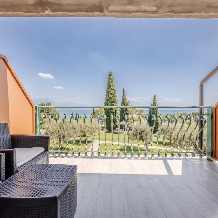 HOTIDAY Apartments Desenzano - Appartamento con Terrazza - 3