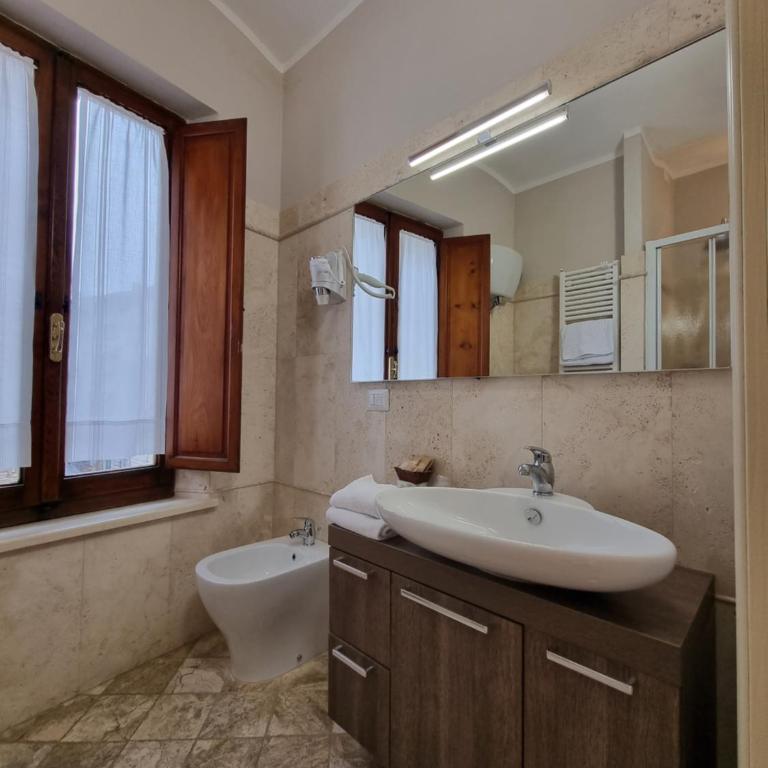 Albergo Il Marzocco - Hotel dal 1860 - Camera Matrimoniale/Doppia con Letti Singoli con Vista Città - 10