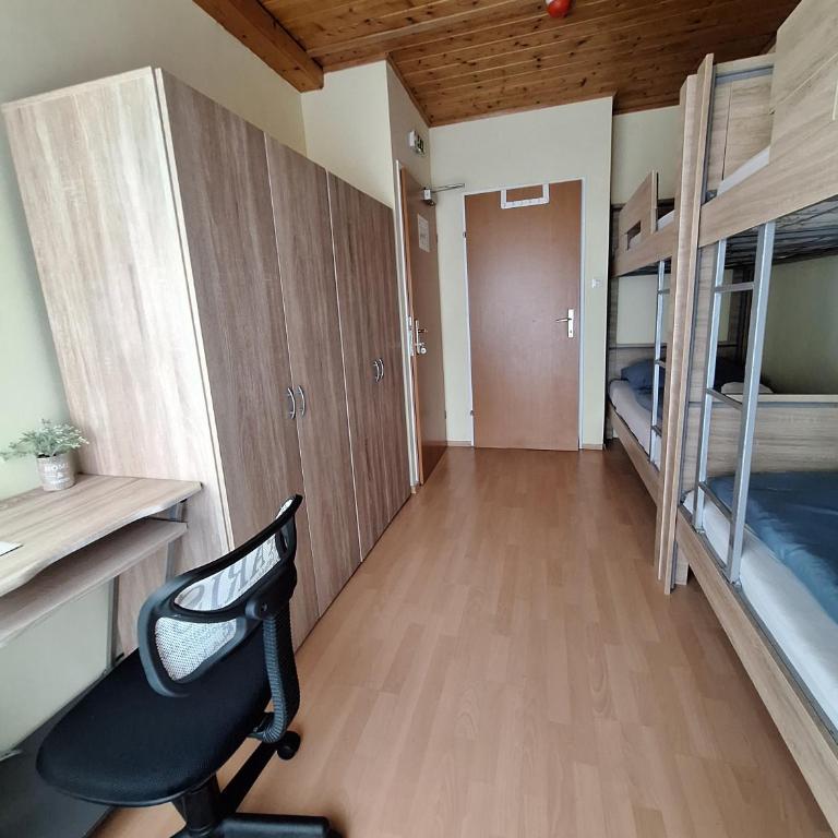 AlpenKlub Hotel - Quadruple Room with Balcony - 2