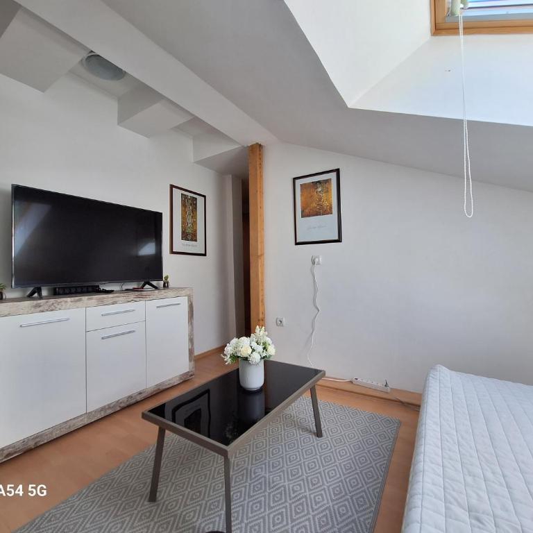 AlpenKlub Hotel - Family Room with Private Bathroom - 3