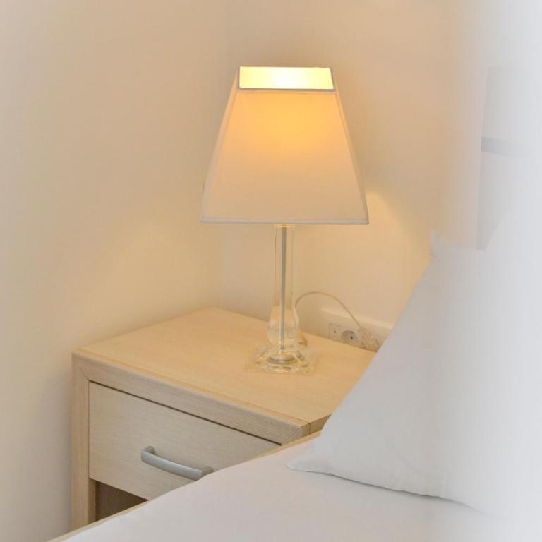 Pearl Shell Apartments - Two-Bedroom Apartment with Balcony and Sea View - 17