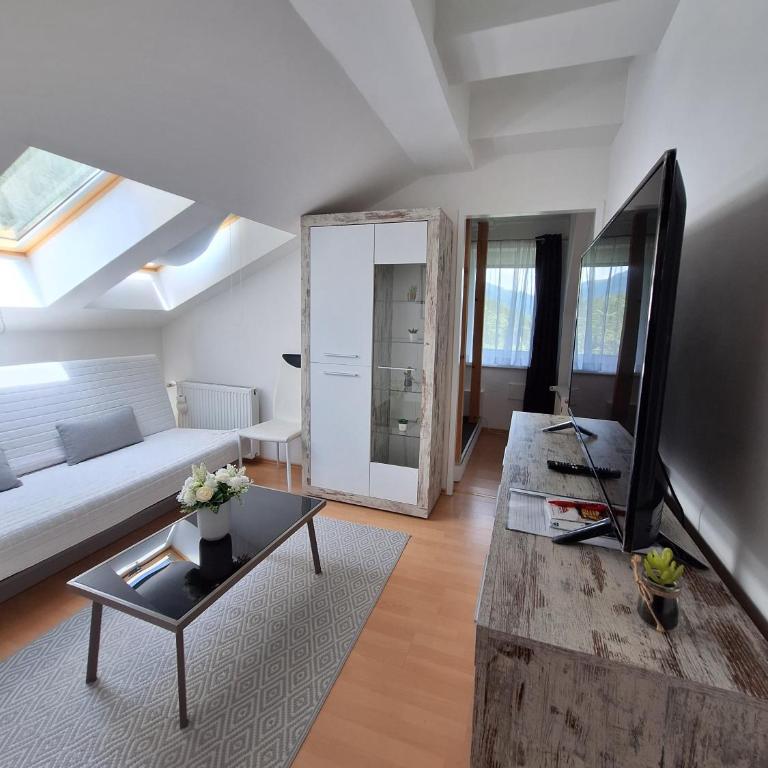 AlpenKlub Hotel - Family Room with Private Bathroom - 6