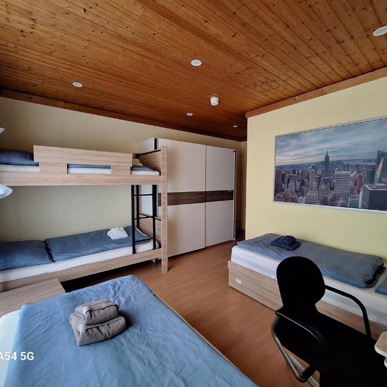AlpenKlub Hotel - Quadruple Room with Terrace - 2