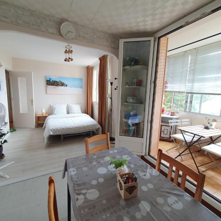 Médipôle T2 avec un garage gratuit sur place, 16min à centre ville Lyon en métro A - Apartment mit 1 Schlafzimmer - 15