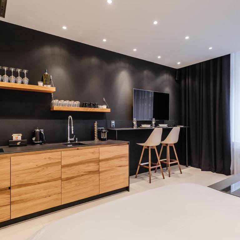 MOHOM - Berges du Rhône - Studio-Loft - Black Place - 5