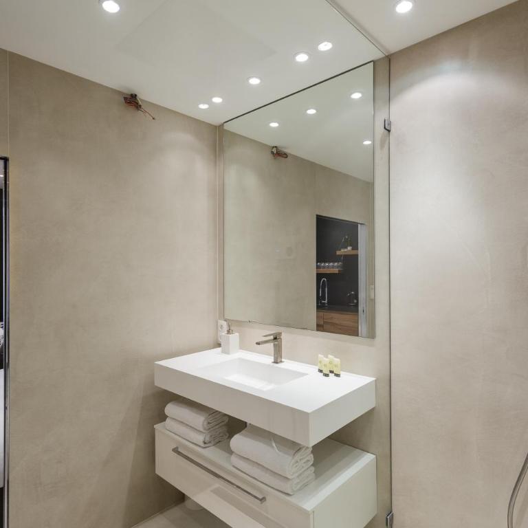 MOHOM - Berges du Rhône - Studio-Loft - Black Place - 6