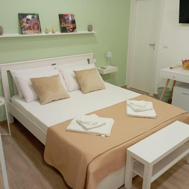 Archimede Rooms - Camera Matrimoniale con Bagno Privato - 14