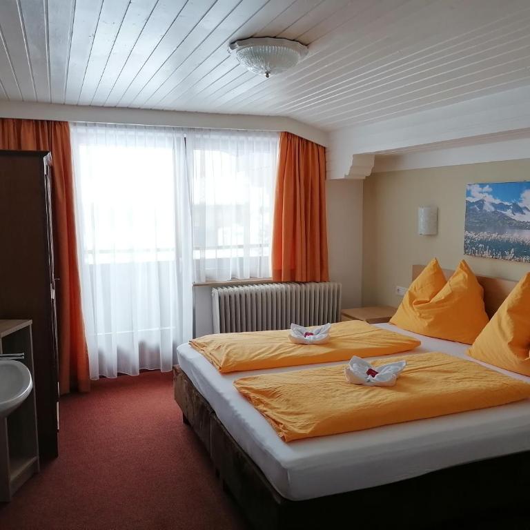 Naturpension Mühlhof - Doppelzimmer mit Gemeinschaftsbad und Balkon - 1