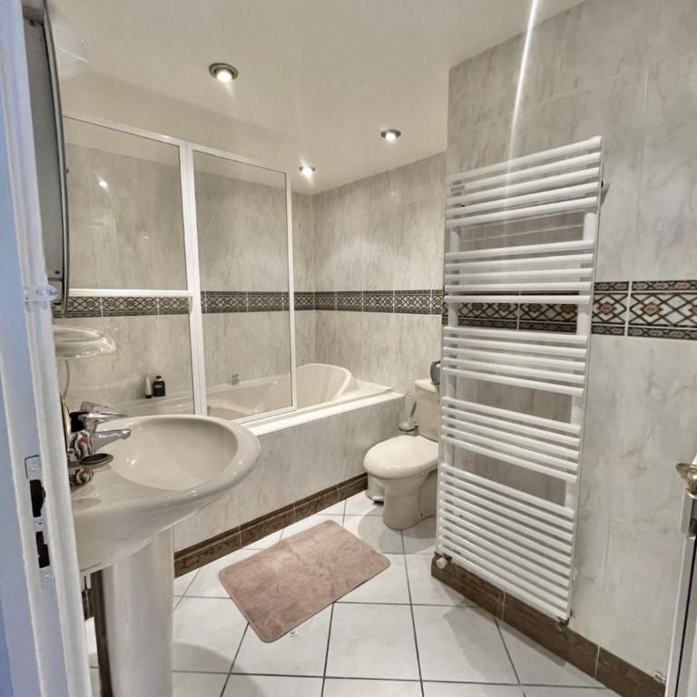 Unique Luxury Parisian Panorama High-Rise by the Eiffel Tower - Appartement 3 Chambres avec Vue sur l'Eau - 46