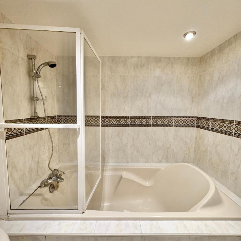 Unique Luxury Parisian Panorama High-Rise by the Eiffel Tower - Appartement 3 Chambres avec Vue sur l'Eau - 45