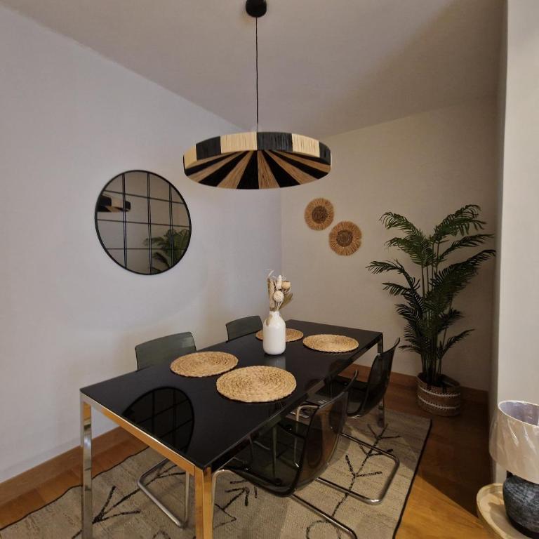 Céntrico con Encantador mirador by ALOHA Bilbao - Two-Bedroom Apartment - 11