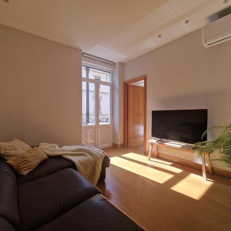 Céntrico con Encantador mirador by ALOHA Bilbao - Two-Bedroom Apartment - 10