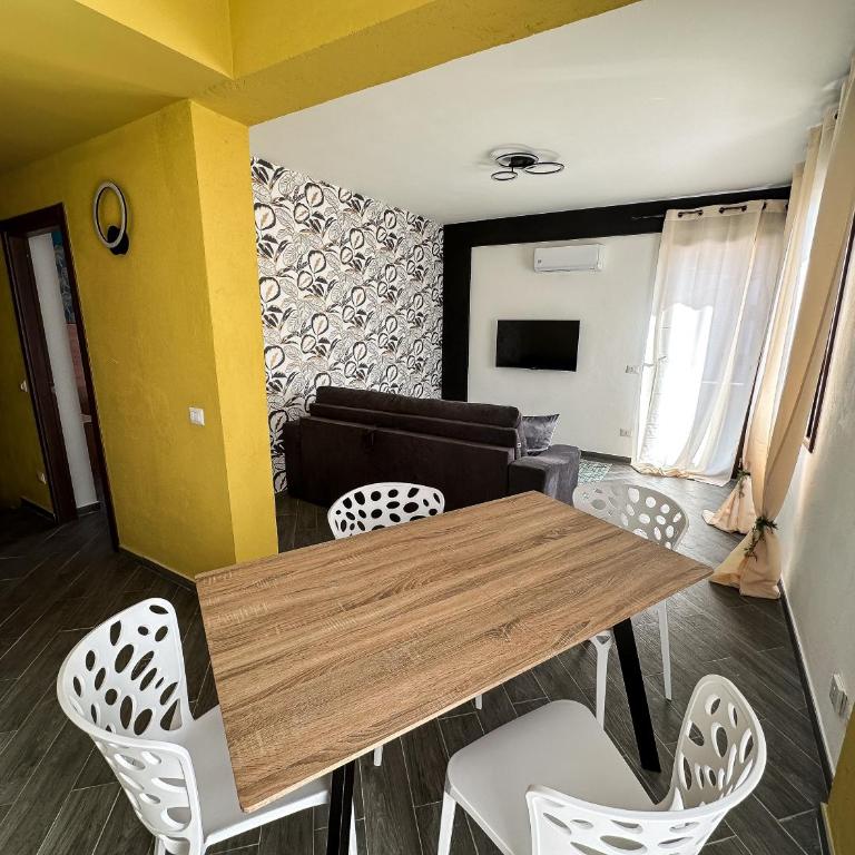 Intero Appartamento con Terrazza - Villa Ciaculli - Suite Familiare con Balcone - 15