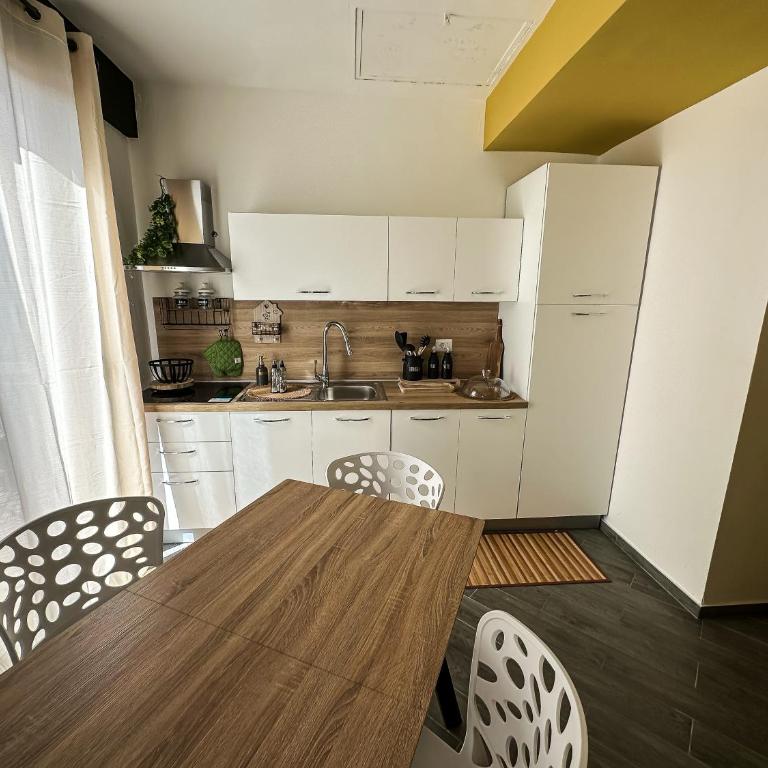 Intero Appartamento con Terrazza - Villa Ciaculli - Suite Familiare con Balcone - 6