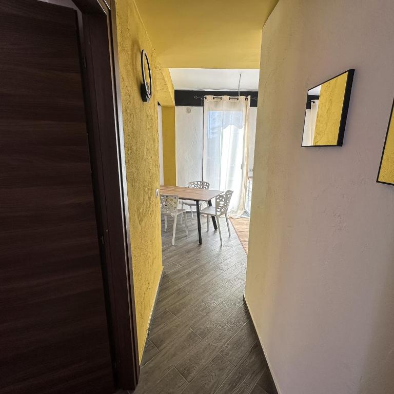 Intero Appartamento con Terrazza - Villa Ciaculli - Suite Familiare con Balcone - 16