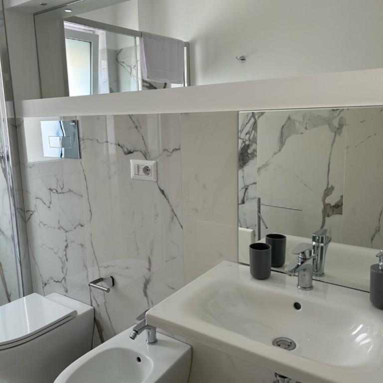 Aqua Marine B&B - Rooms and Apartments - Camera Deluxe (2 Adulti + 1 Bambino) - 9