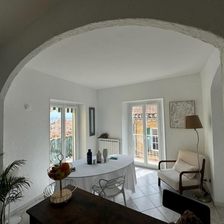 The Seaside Serenity - Air-Conditioned Bay-View Apartment with Terrace, Heart of Villefranche Old Town - Appartement 2 Chambres - 14