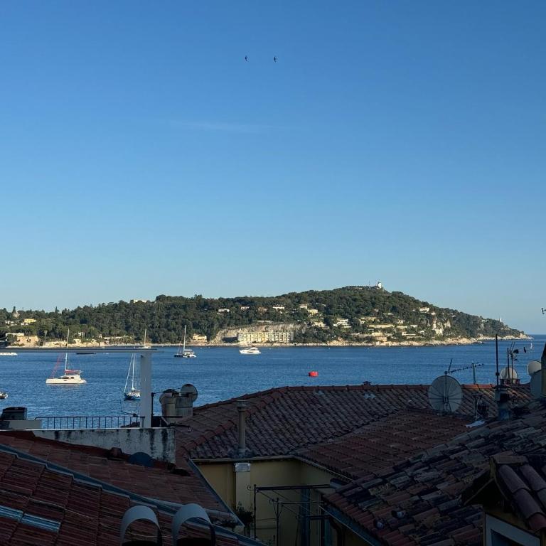 The Seaside Serenity - Air-Conditioned Bay-View Apartment with Terrace, Heart of Villefranche Old Town - Appartement 2 Chambres - 18