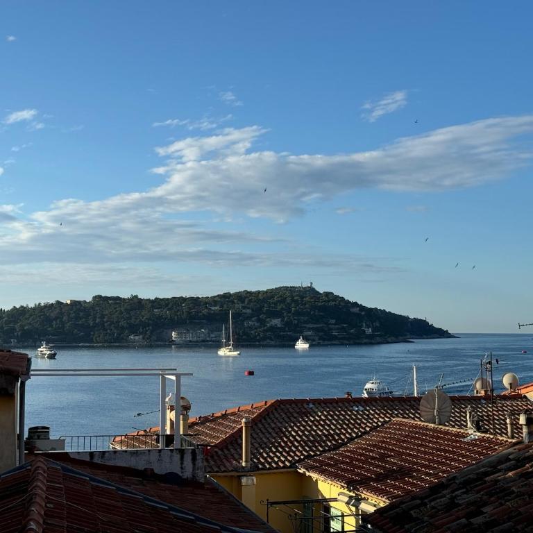 The Seaside Serenity - Air-Conditioned Bay-View Apartment with Terrace, Heart of Villefranche Old Town - Appartement 2 Chambres - 17