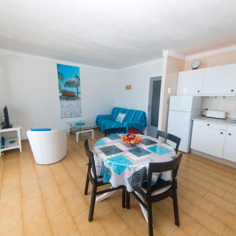Appartement Vue Mer a Deux pas de la Plage - Two-Bedroom Apartment - 5