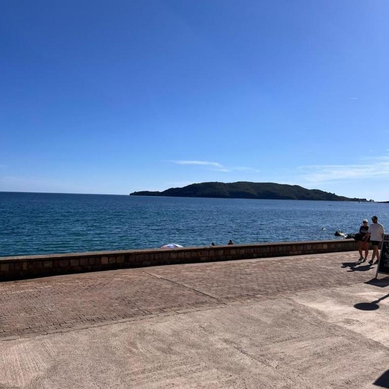 Montenegro Beachfront Oasis - Apartman s 1 Spavaćom Sobom, Balkonom i Pogledom na More - 36