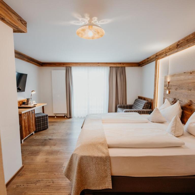 Post Seefeld - Wellnesshotel Tirol - Premium Doppelzimmer mit Balkon - 2
