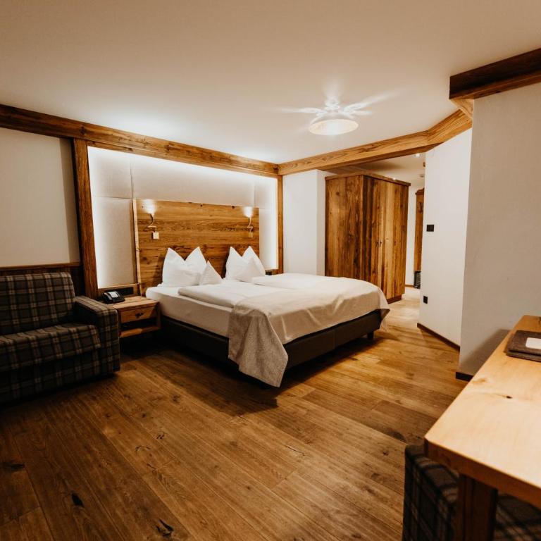 Post Seefeld - Wellnesshotel Tirol - Premium Doppelzimmer mit Balkon - 1
