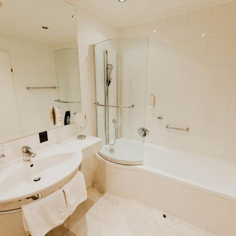 Post Seefeld - Wellnesshotel Tirol - Superior Doppelzimmer mit Balkon oder Terrasse - 4