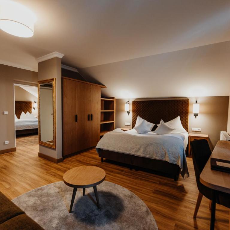 Post Seefeld - Wellnesshotel Tirol - Suite mit 2 Schlafzimmern und Balkon - 1