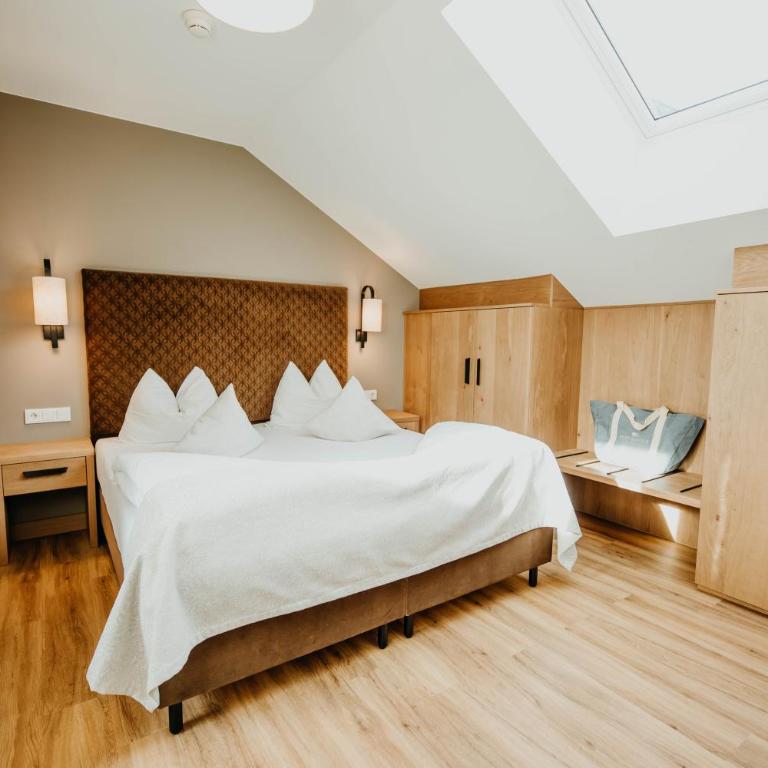 Post Seefeld - Wellnesshotel Tirol - Suite mit 2 Schlafzimmern und Balkon - 3