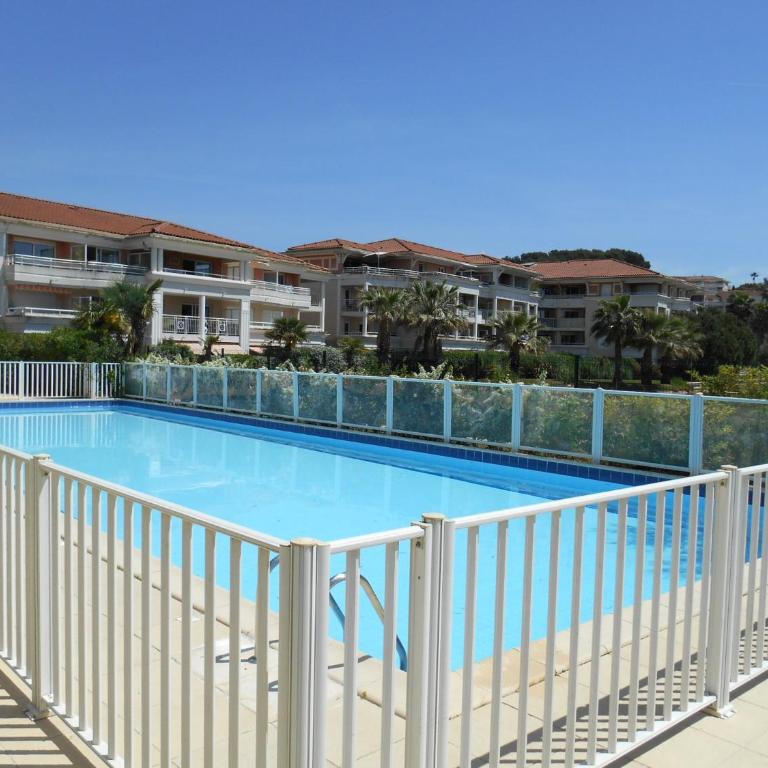 2P en RDJ dans résidence avec piscine et tennis, proche Cannes et commodités - Appartement 1 Chambre - 1