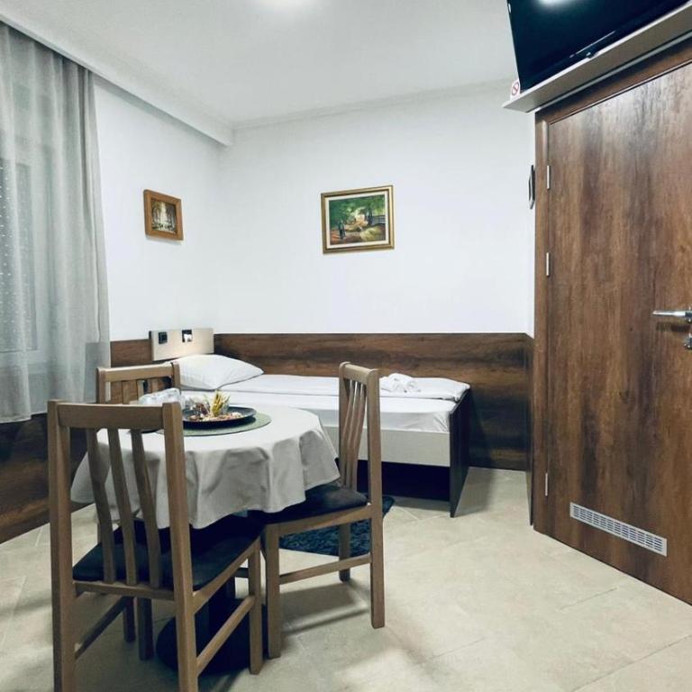 Kollar D Guest House - Prenoćište ROOMS - Classic Triple Room - 1