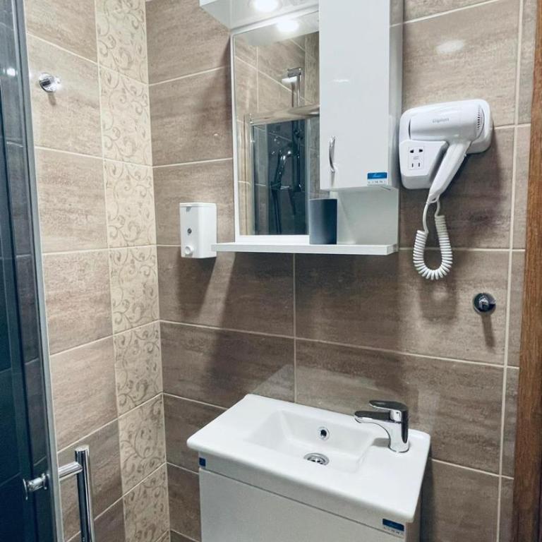 Kollar D Guest House - Prenoćište ROOMS - Classic Triple Room - 8