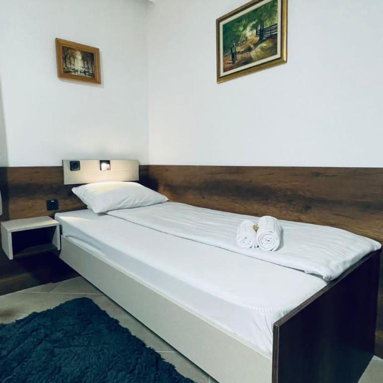 Kollar D Guest House - Prenoćište ROOMS - Classic Triple Room - 11