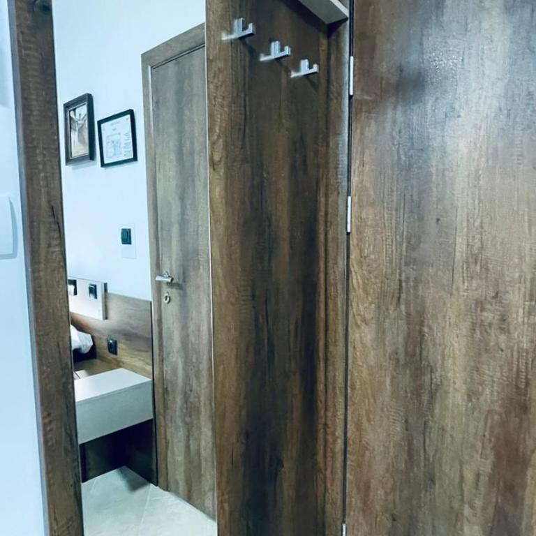 Kollar D Guest House - Prenoćište ROOMS - Classic Triple Room - 3