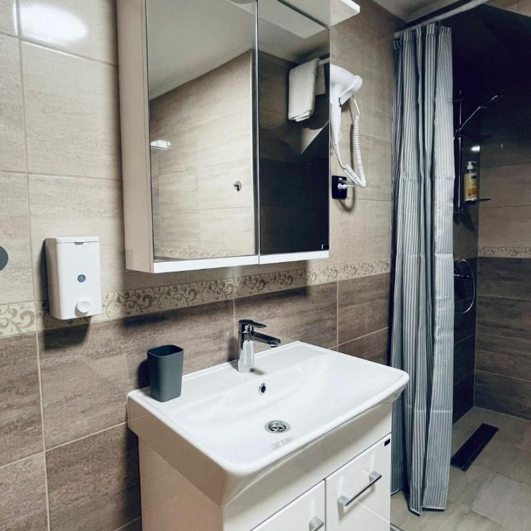 Kollar D Guest House - Prenoćište ROOMS - Comfort Triple Room - 6