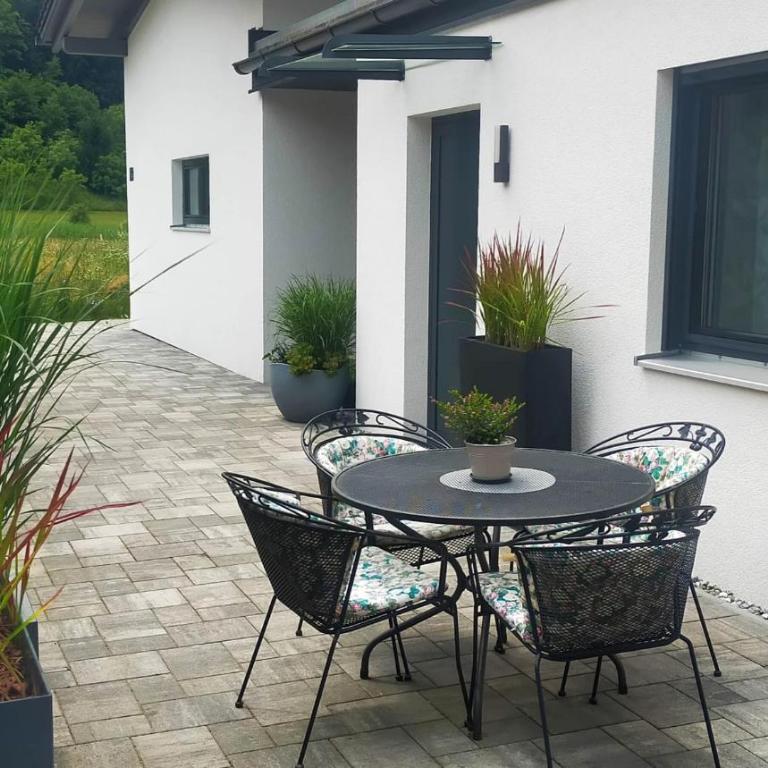 Ferienwohnung Pößnecker - Apartment mit 1 Schlafzimmer und Terrasse - 1